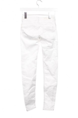 Női farmernadrág Pull&Bear, Méret XS, Szín Fehér, Ár 7 399 Ft