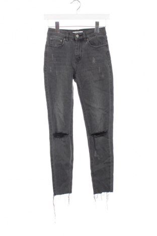 Damskie jeansy Pull&Bear, Rozmiar XS, Kolor Szary, Cena 37,99 zł