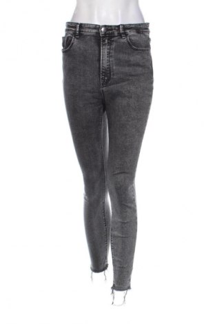 Damen Jeans Stradivarius, Größe M, Farbe Grau, Preis 9,49 €