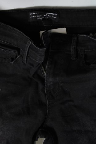 Damskie jeansy Stradivarius, Rozmiar S, Kolor Czarny, Cena 46,99 zł