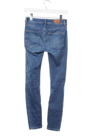 Damskie jeansy Vero Moda, Rozmiar XS, Kolor Niebieski, Cena 45,99 zł