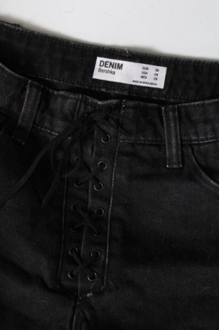 Damen Shorts Bershka, Größe S, Farbe Schwarz, Preis 13,49 €