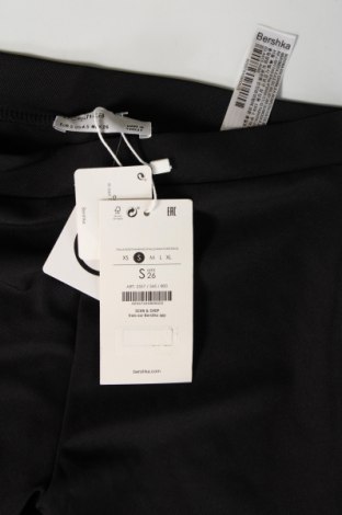 Pantaloni scurți de femei Bershka, Mărime S, Culoare Negru, Preț 79,08 Lei