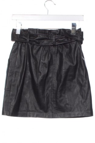 Pantaloni scurți de femei Zara Trafaluc, Mărime XS, Culoare Negru, Preț 35,99 Lei