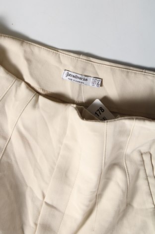 Damenhose Stradivarius, Größe M, Farbe Ecru, Preis € 20,49