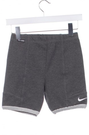 Dětské krátké kalhoty  Nike, Velikost 8-9y/ 134-140 cm, Barva Šedá, Cena  289,00 Kč