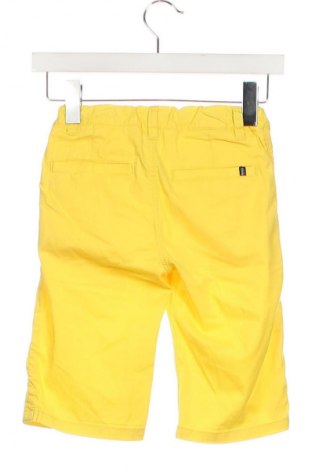 Kinder Shorts Hugo Boss, Größe 7-8y/ 128-134 cm, Farbe Gelb, Preis 31,71 €