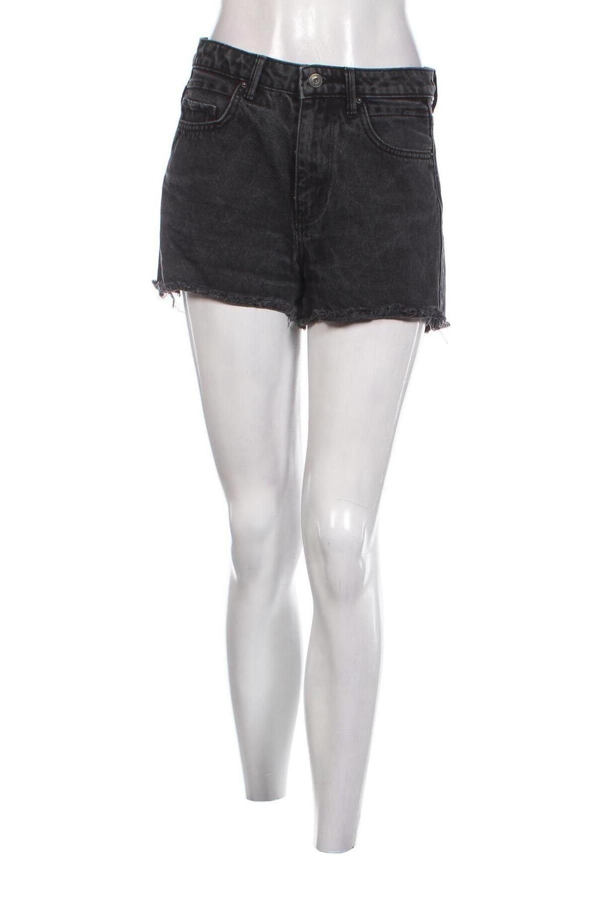 Damen Shorts Stradivarius, Größe M, Farbe Grau, Preis € 13,49