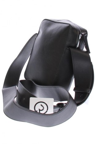 Táska Calvin Klein, Szín Fekete, Ár 22 389 Ft