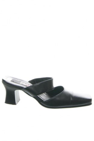 Чехли Pia, Размер 39, Цвят Черен, Цена 61,99 лв.