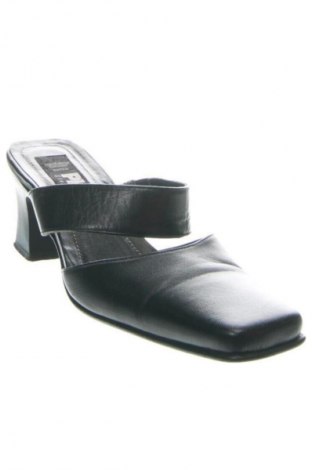 Чехли Pia, Размер 39, Цвят Черен, Цена 61,99 лв.