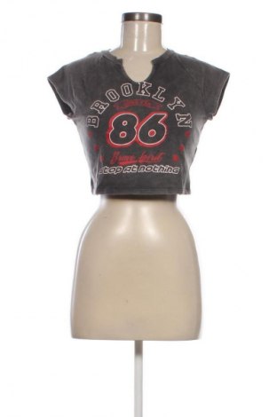 Дамска блуза Bershka, Размер M, Цвят Сив, Цена 15,99 лв.