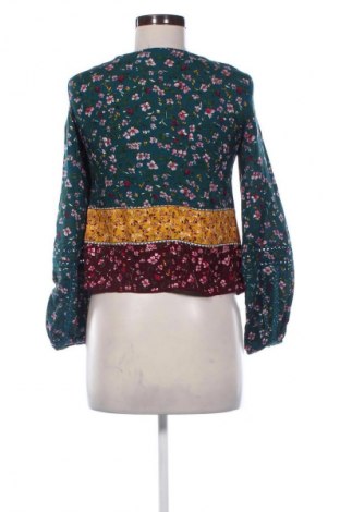Дамска блуза Bershka, Размер XS, Цвят Многоцветен, Цена 19,00 лв.
