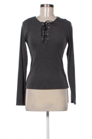 Γυναικεία μπλούζα Fb Sister, Μέγεθος M, Χρώμα Γκρί, Τιμή 10,00 €