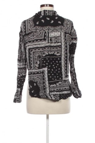 Дамска риза Bershka, Размер S, Цвят Многоцветен, Цена 10,99 лв.