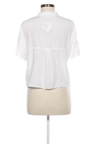 Дамска риза Pull&Bear, Размер L, Цвят Бял, Цена 25,42 лв.