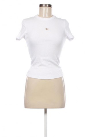 Γυναικείο t-shirt Calvin Klein Jeans, Μέγεθος XS, Χρώμα Λευκό, Τιμή 47,99 €