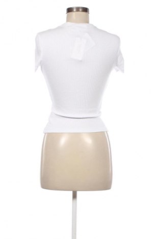 Γυναικείο t-shirt Calvin Klein Jeans, Μέγεθος XS, Χρώμα Λευκό, Τιμή 47,99 €