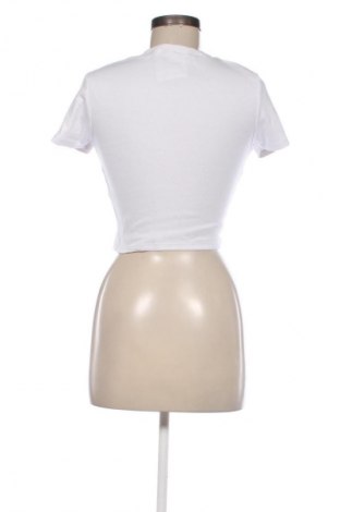 Γυναικείο t-shirt Fb Sister, Μέγεθος M, Χρώμα Λευκό, Τιμή 8,70 €