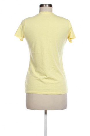 Дамска тениска Guess, Размер S, Цвят Жълт, Цена 40,99 лв.