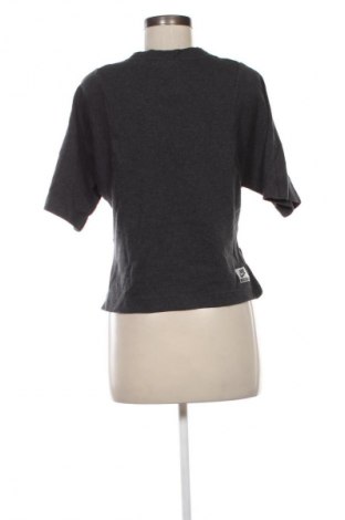 Tricou de femei Nike, Mărime M, Culoare Gri, Preț 72,03 Lei