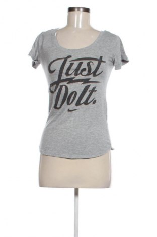 Női póló Nike, Méret S, Szín Szürke, Ár 3 669 Ft