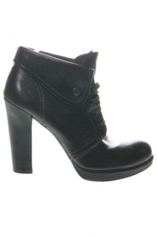 Γυναικεία μποτάκια Bata, Μέγεθος 41, Χρώμα Πολύχρωμο, Τιμή 72,00 €