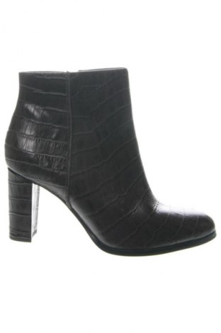 Botine de damă Clarks, Mărime 37, Culoare Roșu, Preț 147,67 Lei