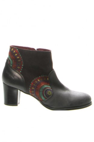 Дамски боти Desigual, Размер 39, Цвят Многоцветен, Цена 132,99 лв.