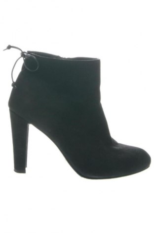 Dámské boty  Stuart Weitzman, Velikost 36, Barva Černá, Cena  3 949,00 Kč