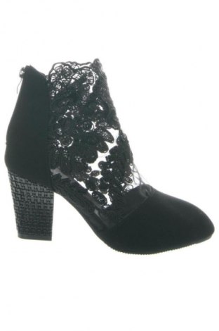 Дамски боти Unbranded, Размер 35, Цвят Черен, Цена 77,00 лв.