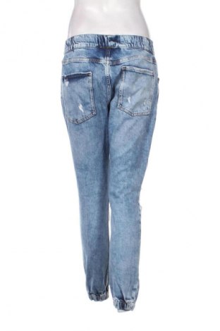 Γυναικείο Τζίν Bershka, Μέγεθος M, Χρώμα Μπλέ, Τιμή 14,83 €