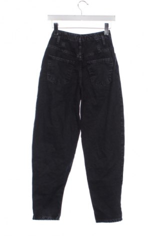 Damskie jeansy Bershka, Rozmiar XXS, Kolor Czarny, Cena 66,39 zł