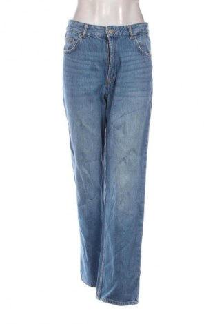 Damskie jeansy Bershka, Rozmiar M, Kolor Niebieski, Cena 66,67 zł