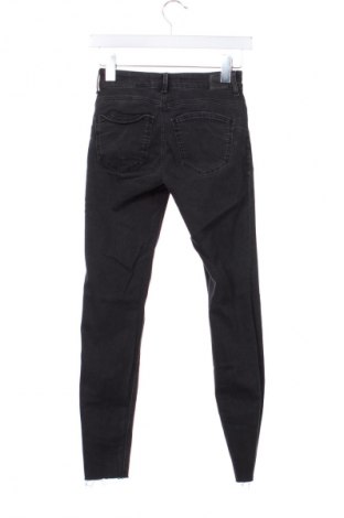 Dámské džíny  Bershka, Velikost XS, Barva Šedá, Cena  367,00 Kč