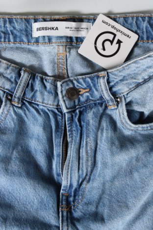 Γυναικείο Τζίν Bershka, Μέγεθος S, Χρώμα Μπλέ, Τιμή 12,79 €