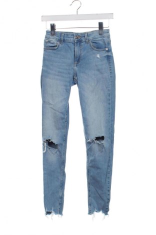 Dámské džíny  Bershka, Velikost XS, Barva Modrá, Cena  369,00 Kč