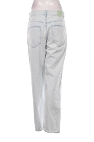 Damskie jeansy Bershka, Rozmiar L, Kolor Niebieski, Cena 66,67 zł