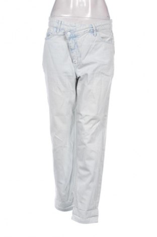 Damskie jeansy Bershka, Rozmiar M, Kolor Niebieski, Cena 67,41 zł