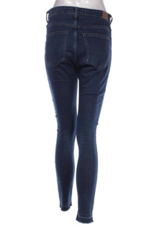 Γυναικείο Τζίν Bershka, Μέγεθος M, Χρώμα Μπλέ, Τιμή 14,77 €