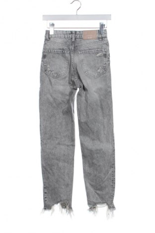 Damskie jeansy Bershka, Rozmiar XXS, Kolor Szary, Cena 66,39 zł