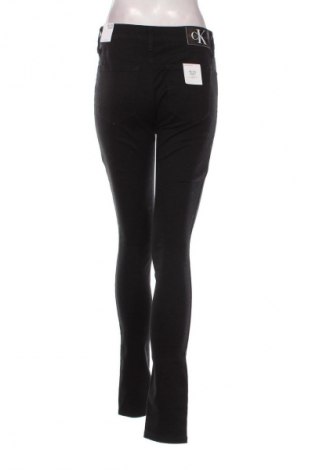 Дамски дънки Calvin Klein Jeans, Размер M, Цвят Черен, Цена 119,99 лв.