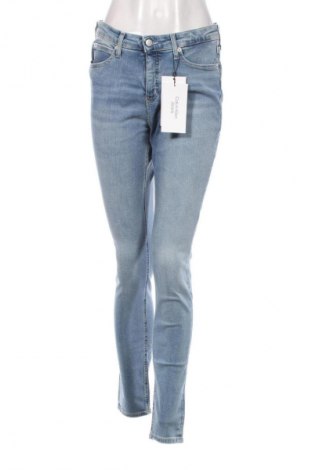 Дамски дънки Calvin Klein Jeans, Размер M, Цвят Син, Цена 157,99 лв.