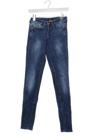 Дамски дънки Guess, Размер XS, Цвят Син, Цена 75,00 лв.