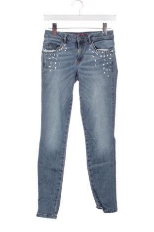 Дамски дънки Guess, Размер XS, Цвят Син, Цена 48,99 лв.