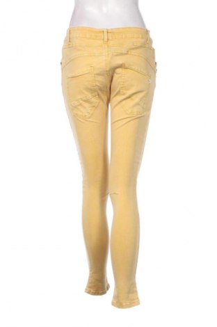Blugi de femei Jewelly, Mărime M, Culoare Galben, Preț 108,00 Lei