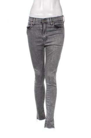 Дамски дънки Levi's, Размер S, Цвят Сив, Цена 74,86 лв.