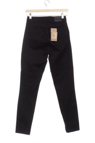 Дамски дънки Levi's, Размер XS, Цвят Черен, Цена 174,99 лв.