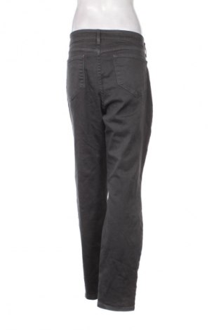 Дамски дънки NYDJ, Размер 3XL, Цвят Сив, Цена 40,89 лв.