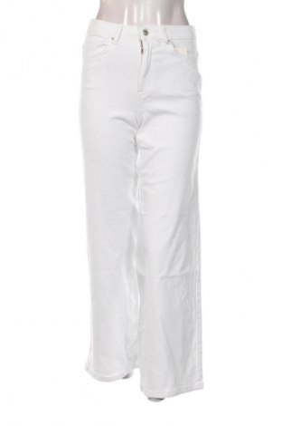 Дамски дънки ONLY, Размер S, Цвят Бял, Цена 77,99 лв.